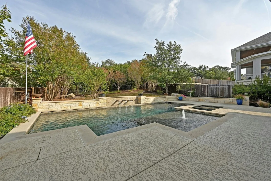 Photo of 608 Emerald Ridge DR