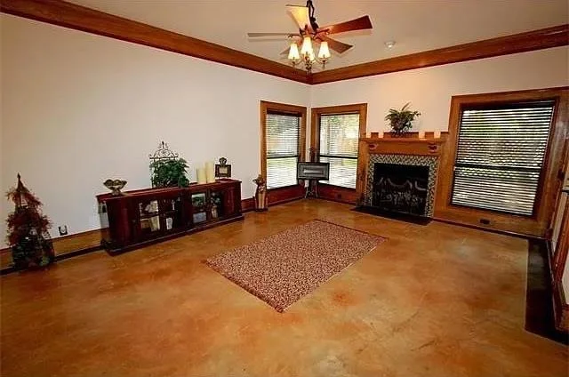 Photo of 303 Willow Wood DR
