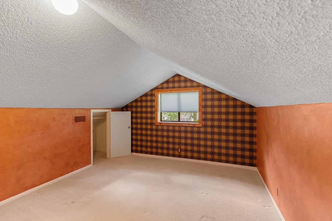 Photo of 2820 Aurora