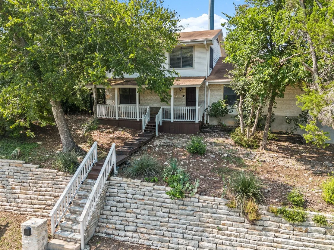 Photo of 6005 Diamond Head DR