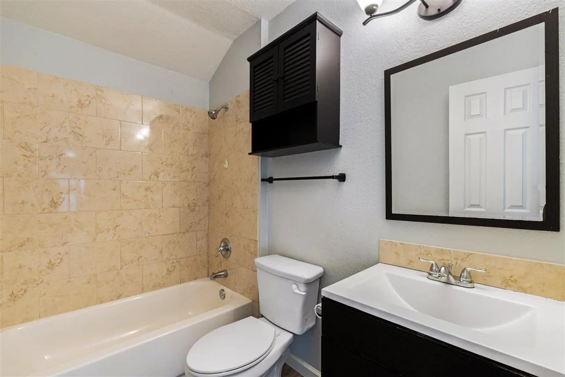 Photo of 2147 Jasmine PATH