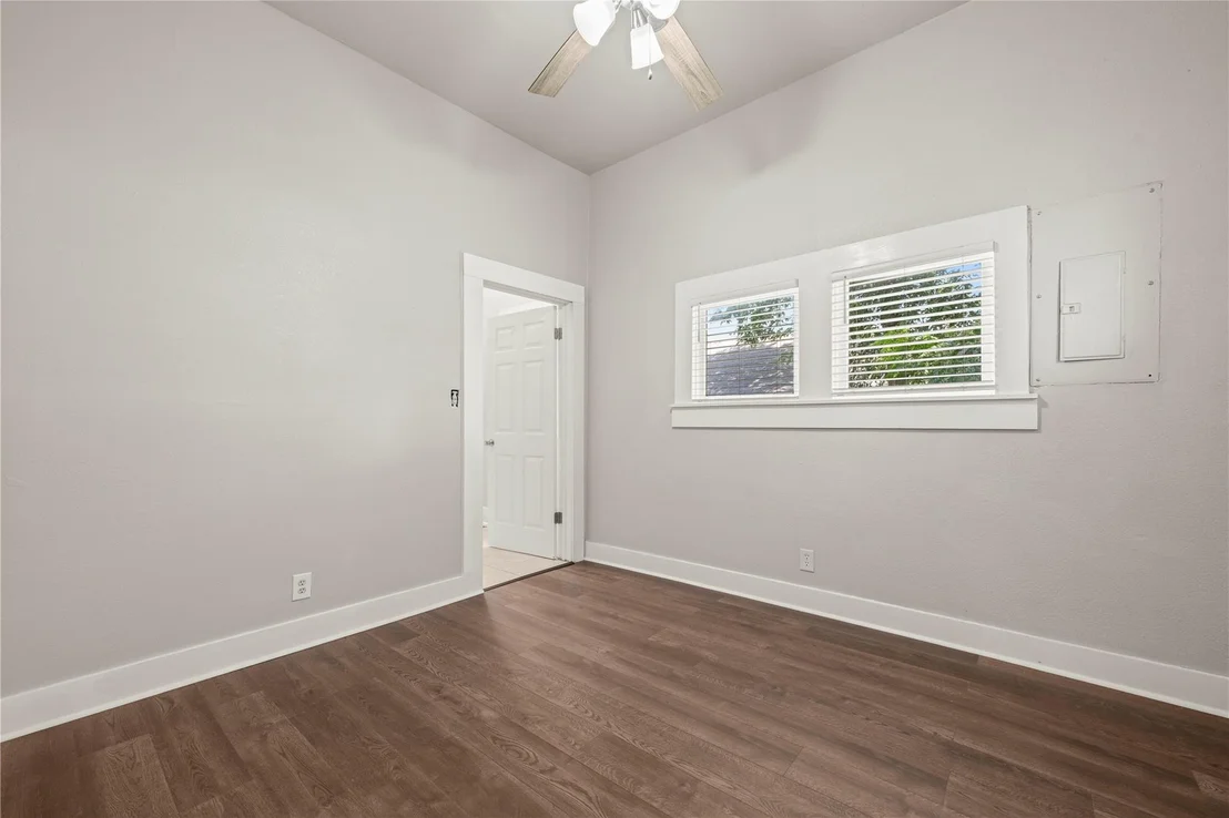 Photo of 803 N 3rd ST