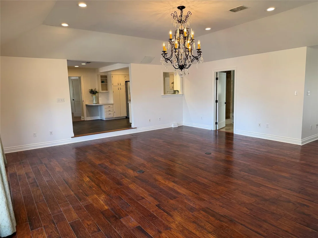 Photo of 3003 Burleson RD