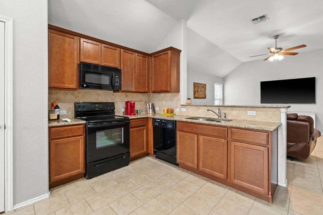 Photo of 160 Vermilion Marble TRL