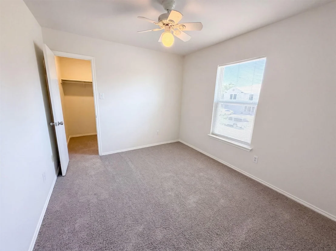 Photo of 305 Edgewood CV