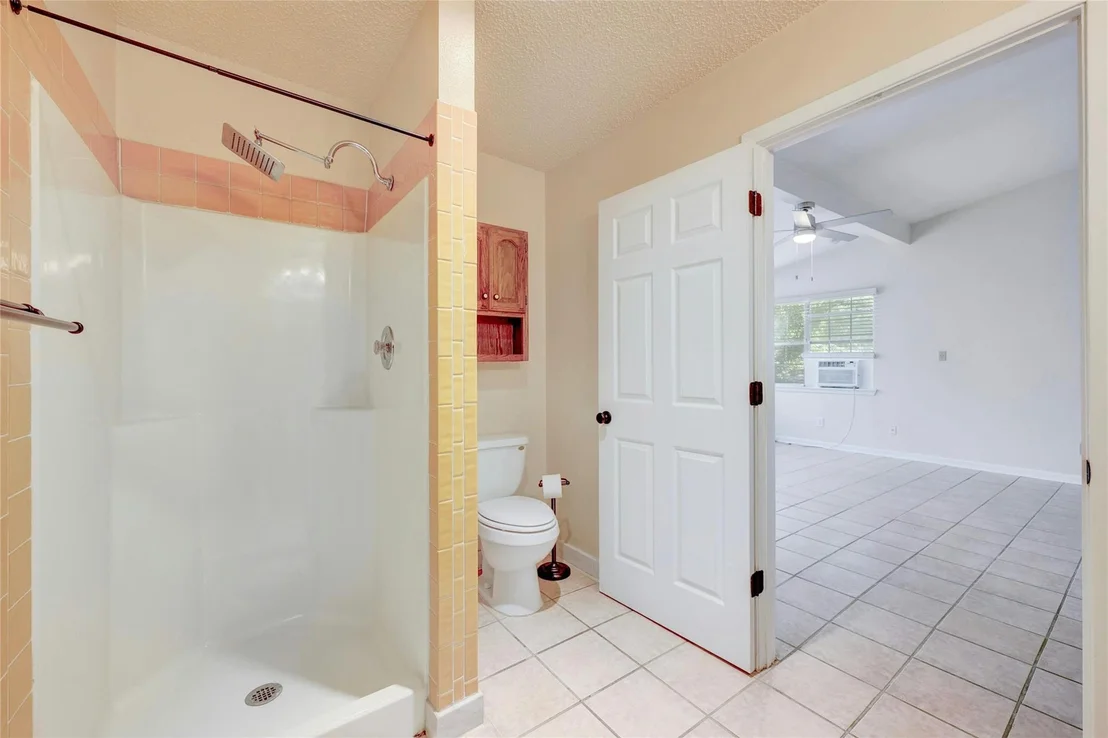 Photo of 900 River Oaks DR