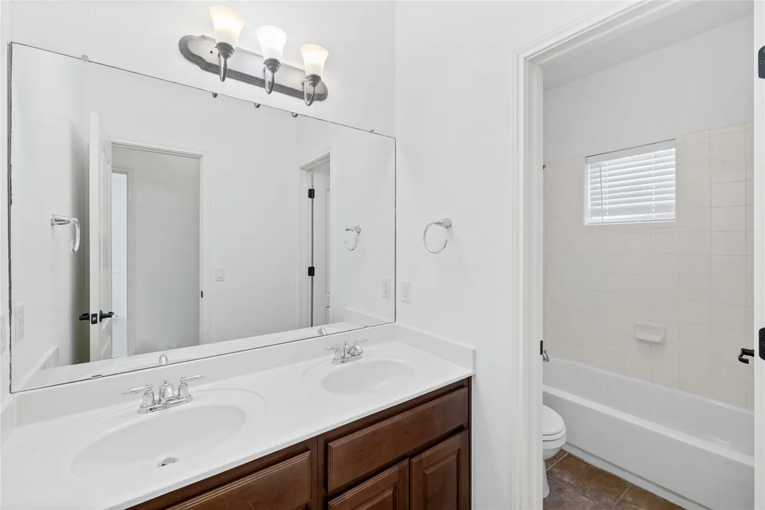 Photo of 250 Maeves WAY