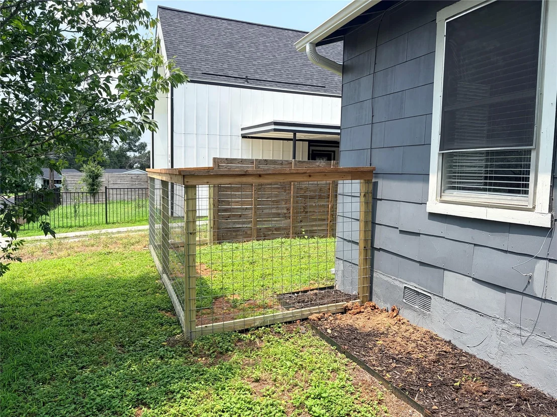 Photo of 4709 Leslie Ave