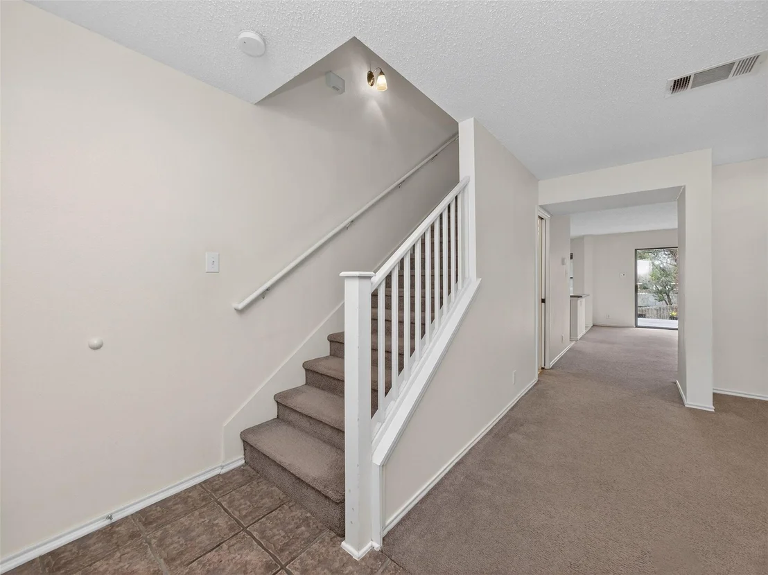 Photo of 15300 Iola CV
