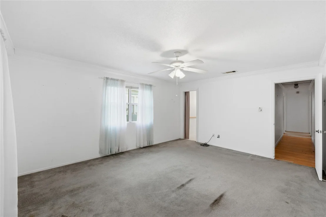 Photo of 207 W 17th ST