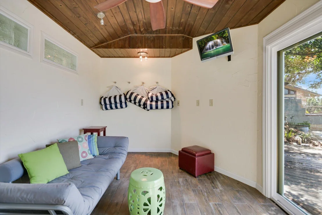 Photo of 1004 Castle Ridge RD