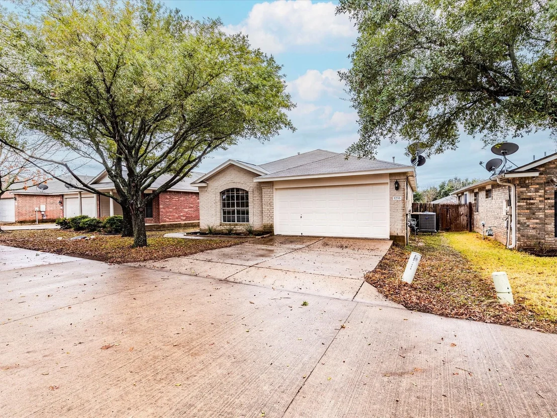 Photo of 1233 Tudor House RD