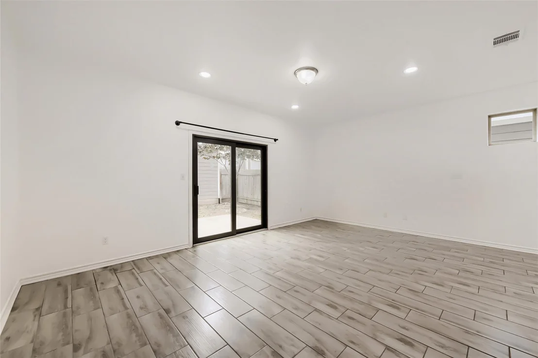 Photo of 1728 Artesian Springs XING