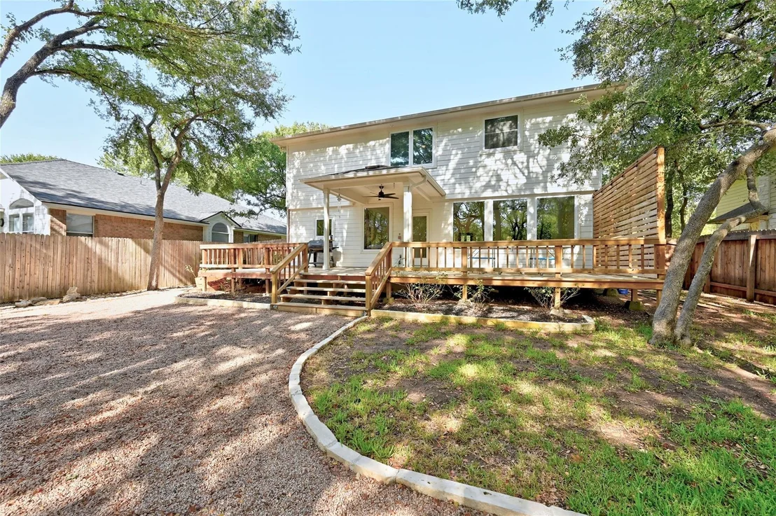 Photo of 329 Cullen BLVD