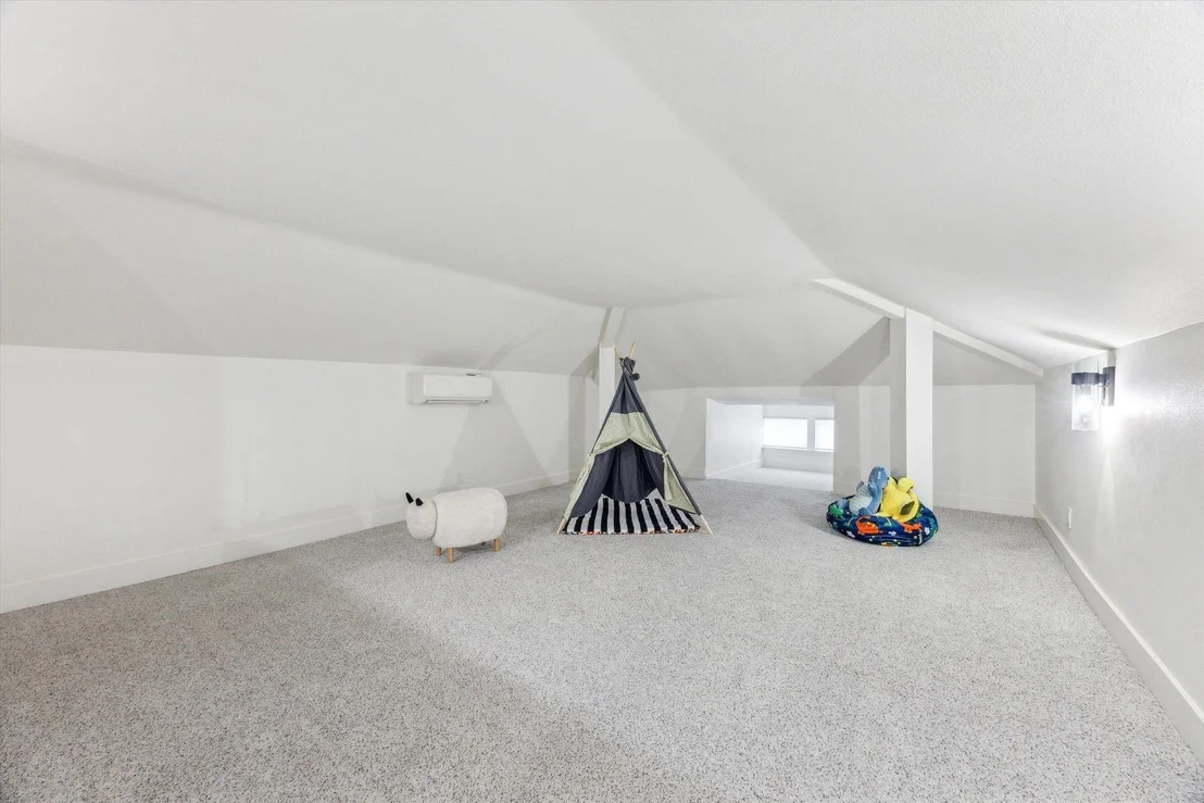 Photo of 1117 W 9th ST