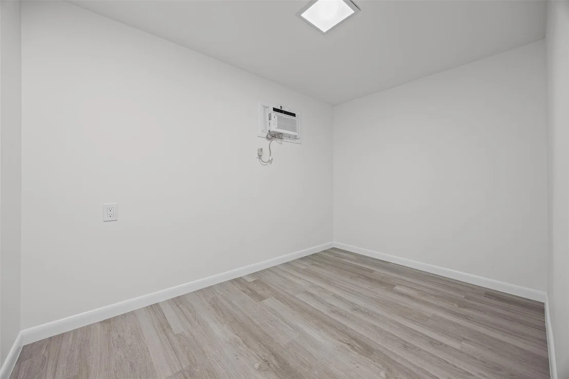 Photo of 4408 Barrow Ave