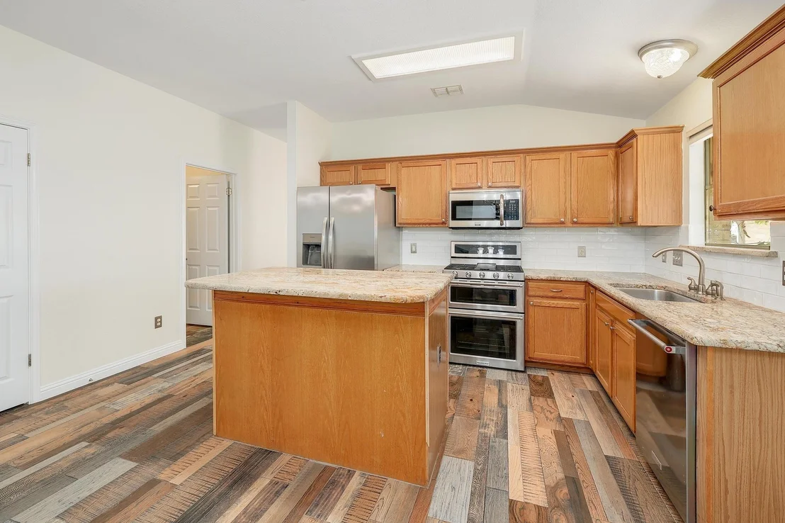 Photo of 700 Horizon TRL