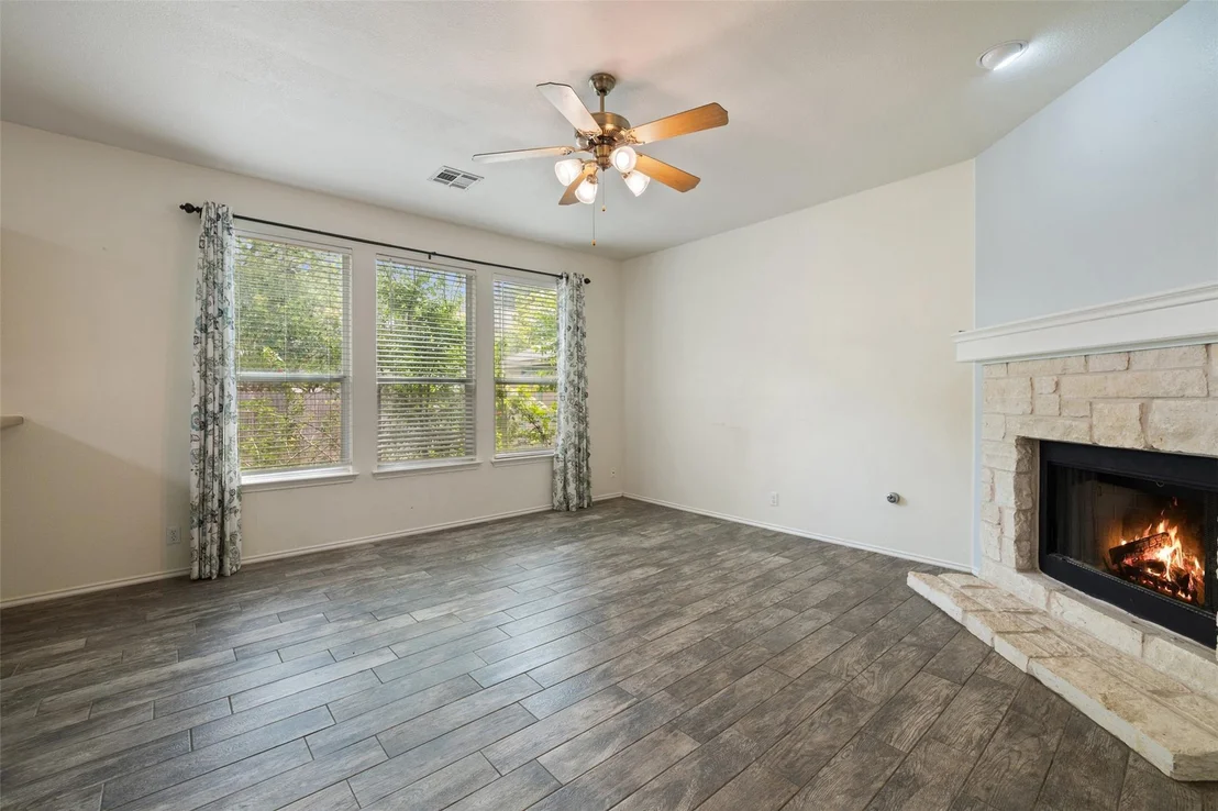 Photo of 407 N Lori CIR