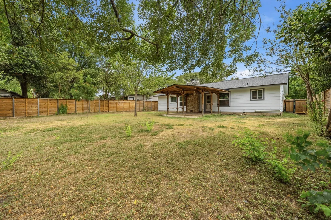 Photo of 7004 Whispering Oaks DR