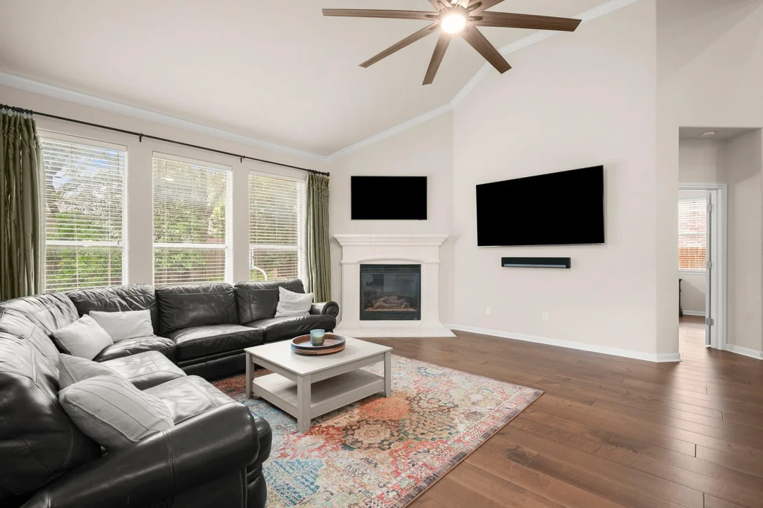 Photo of 606 Victoria DR