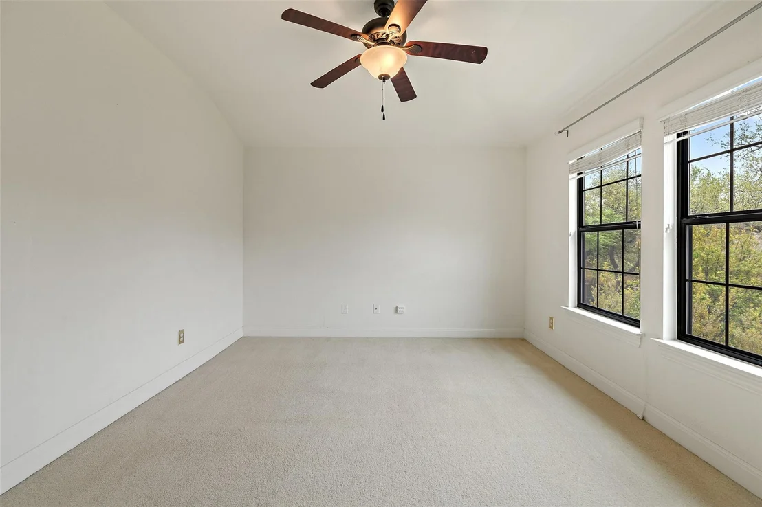 Photo of 107 Breakaway RD