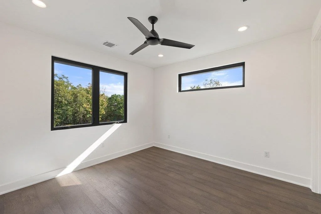 Photo of 6003 Grover Ave