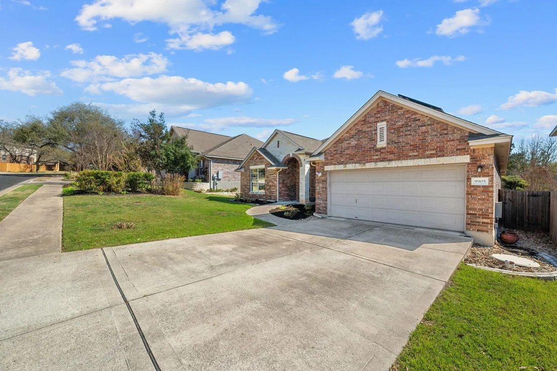 Photo of 9905 Savannah Ridge DR
