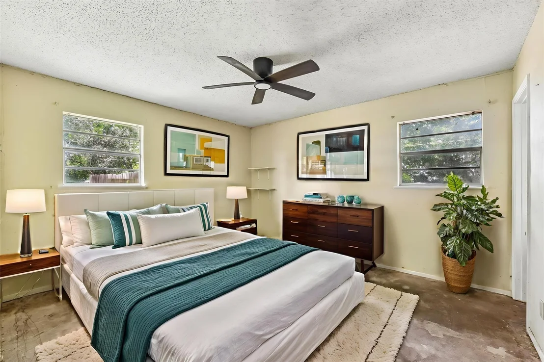 Photo of 1111 Silent Valley RD