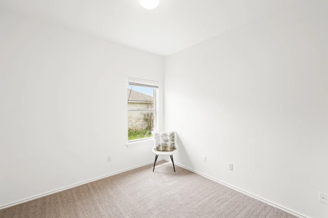 Photo of 141 Ashwood N