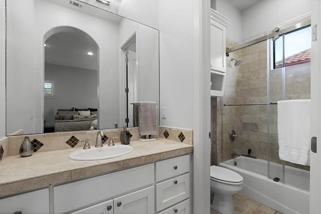 Photo of 4401 Lakeway BLVD