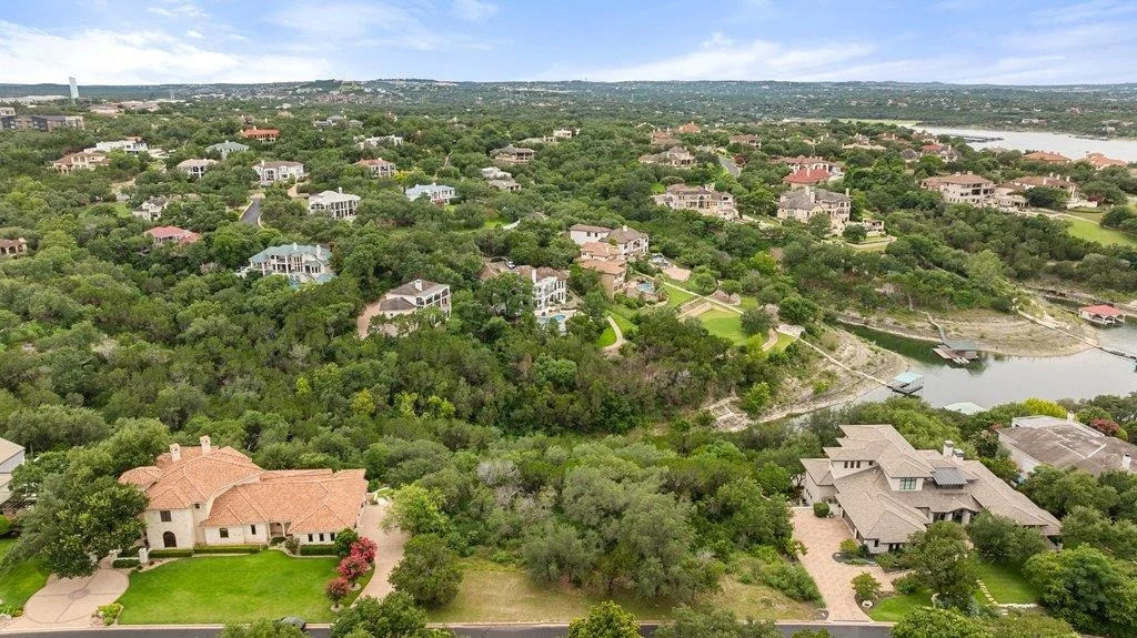 Photo of 16009 Chateau Ave