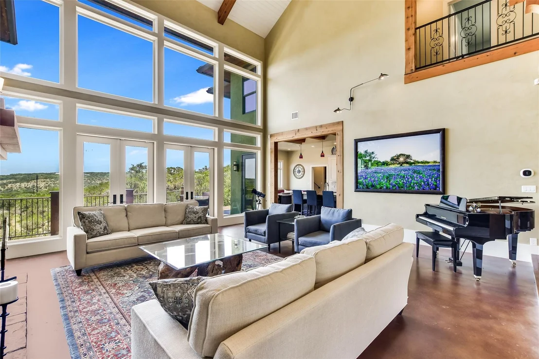 Photo of 400 Hillview RD