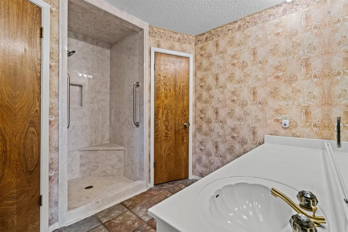 Photo of 204 E Eckhart Ave