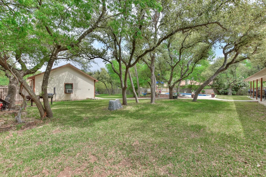 Photo of 527 W ESPARADA DR