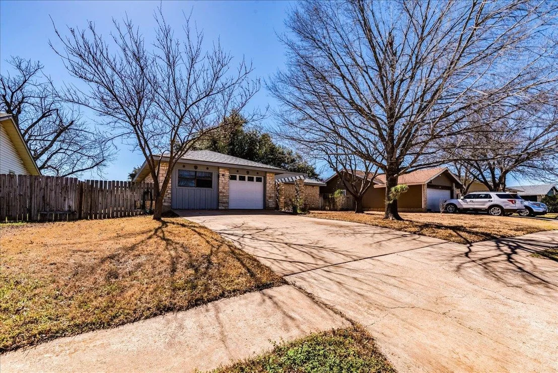 Photo of 3907 Rolling Hill