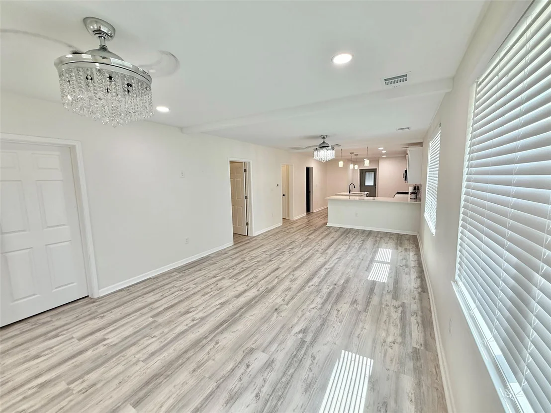 Photo of 1401 W 7th ST