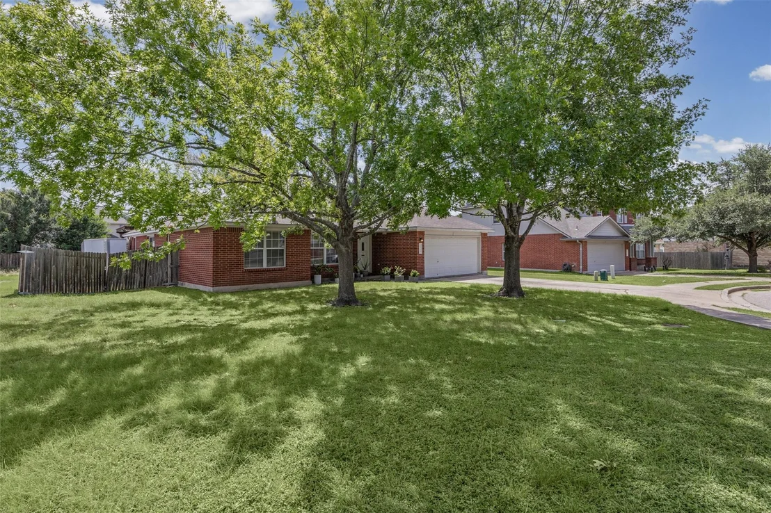 Photo of 1313 Laurelleaf DR