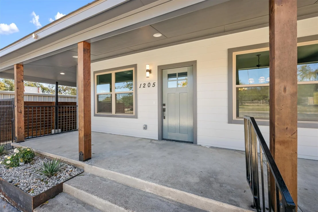 Photo of 1205 W Avenue G