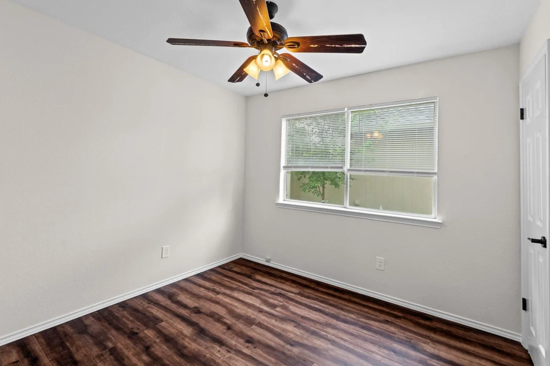 Photo of 1809 Taron CV