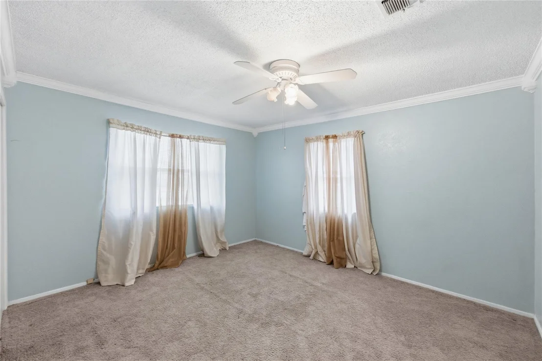 Photo of 207 W 17th ST