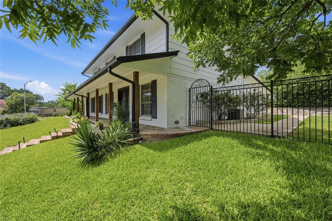 Photo of 3409 Lakeside DR