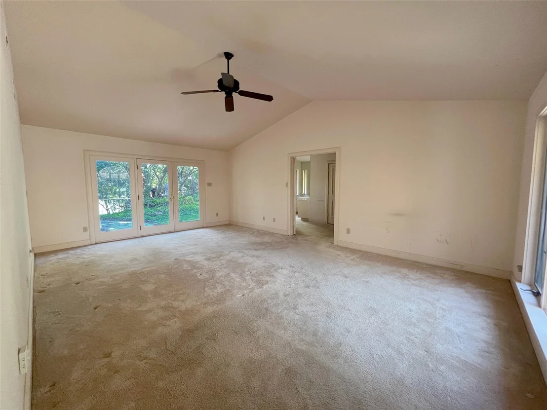 Photo of 1700 Lakeshore DR