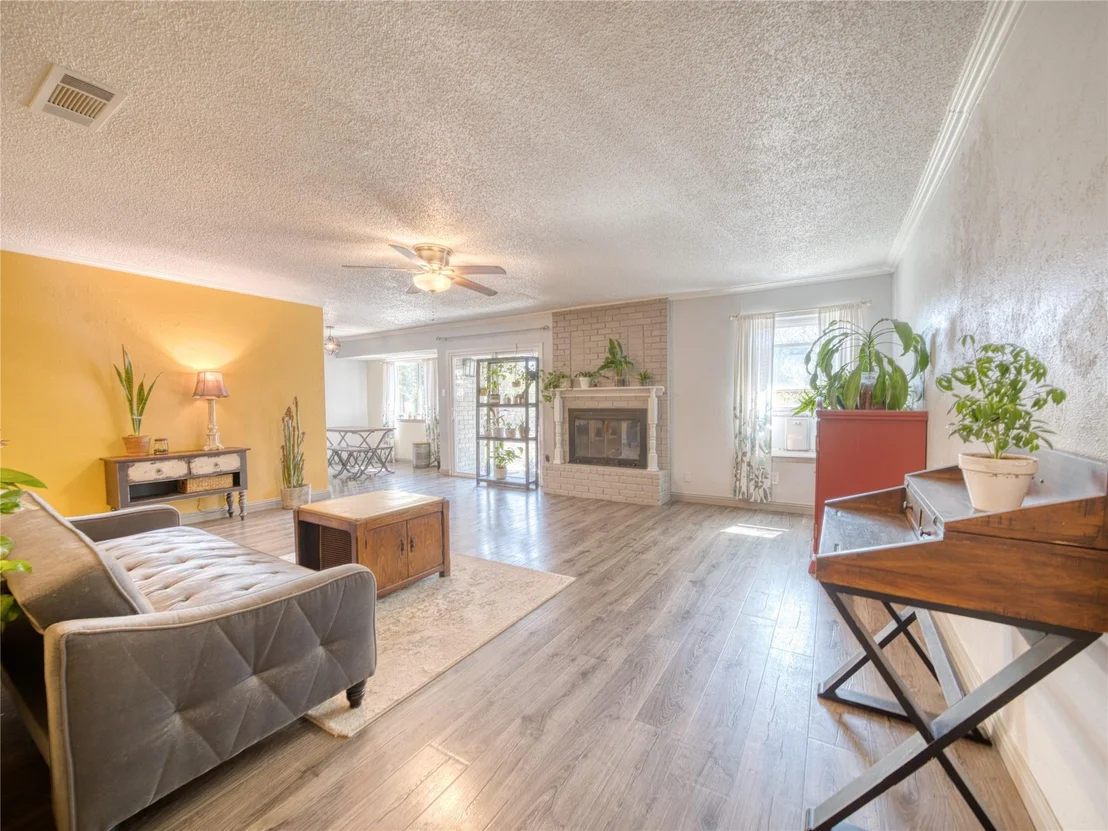 Photo of 1009 Green Meadow DR