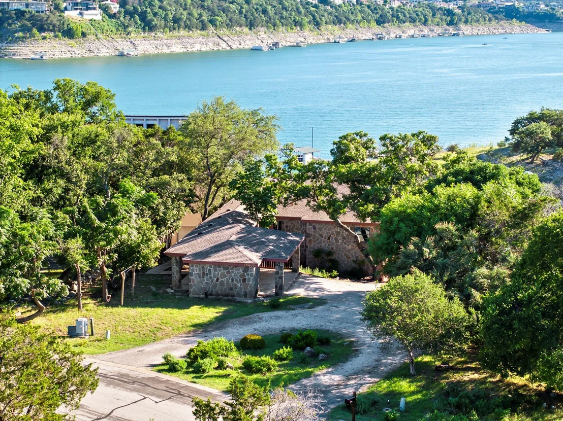 Photo of 18409 Lakepoint CV