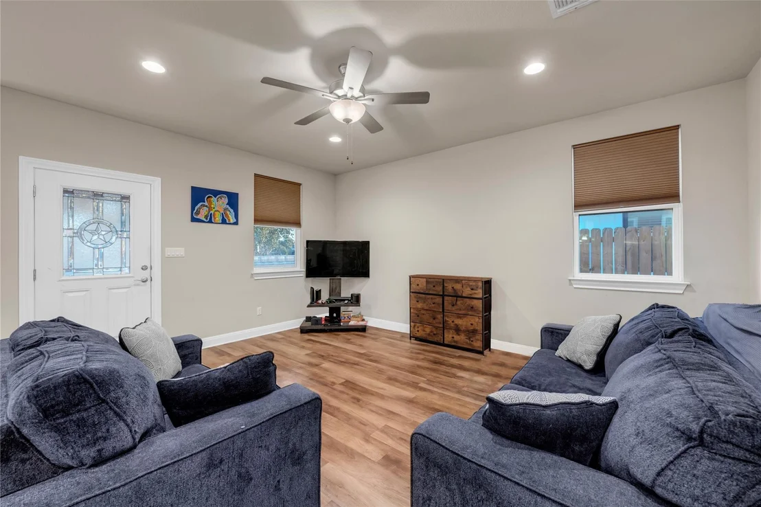 Photo of 904 Central BLVD