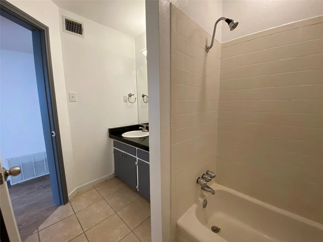 Photo of Unit 113 at 4306 Avenue A