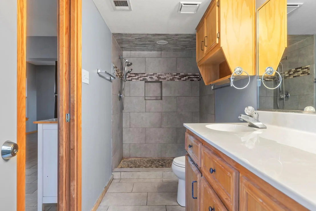 Photo of 18409 Lakepoint CV