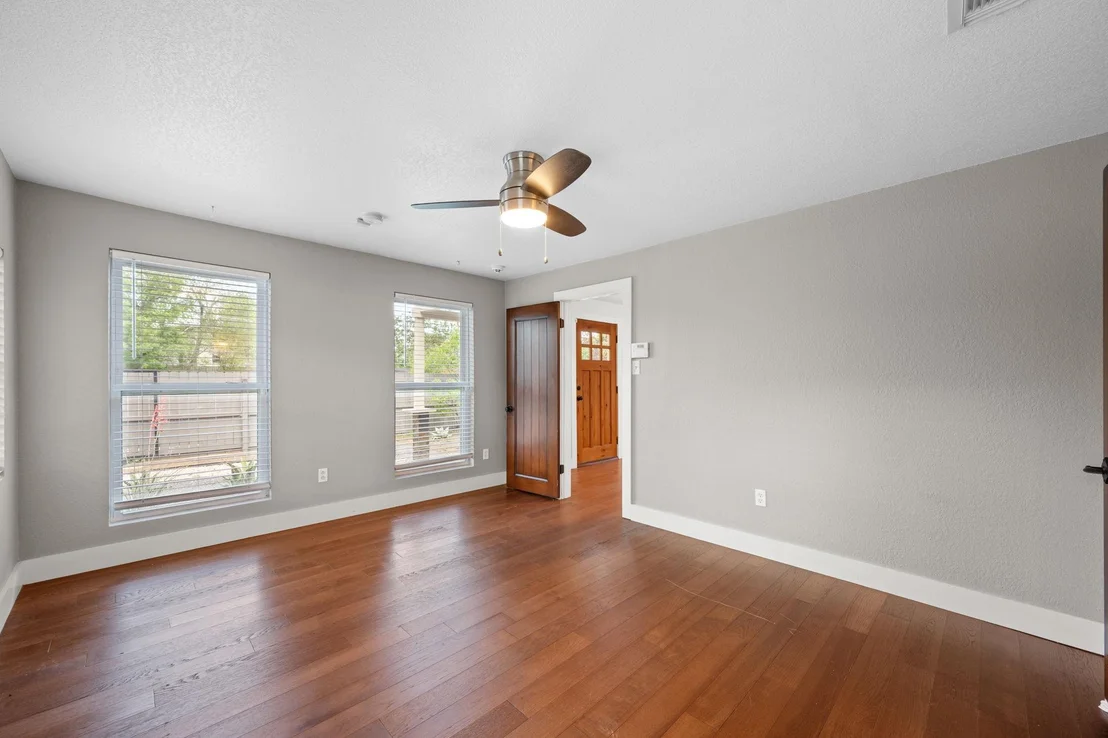 Photo of 1137 Nickols Ave