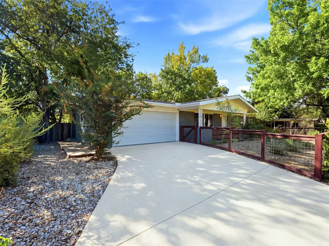 Photo of 5607 Berkman DR
