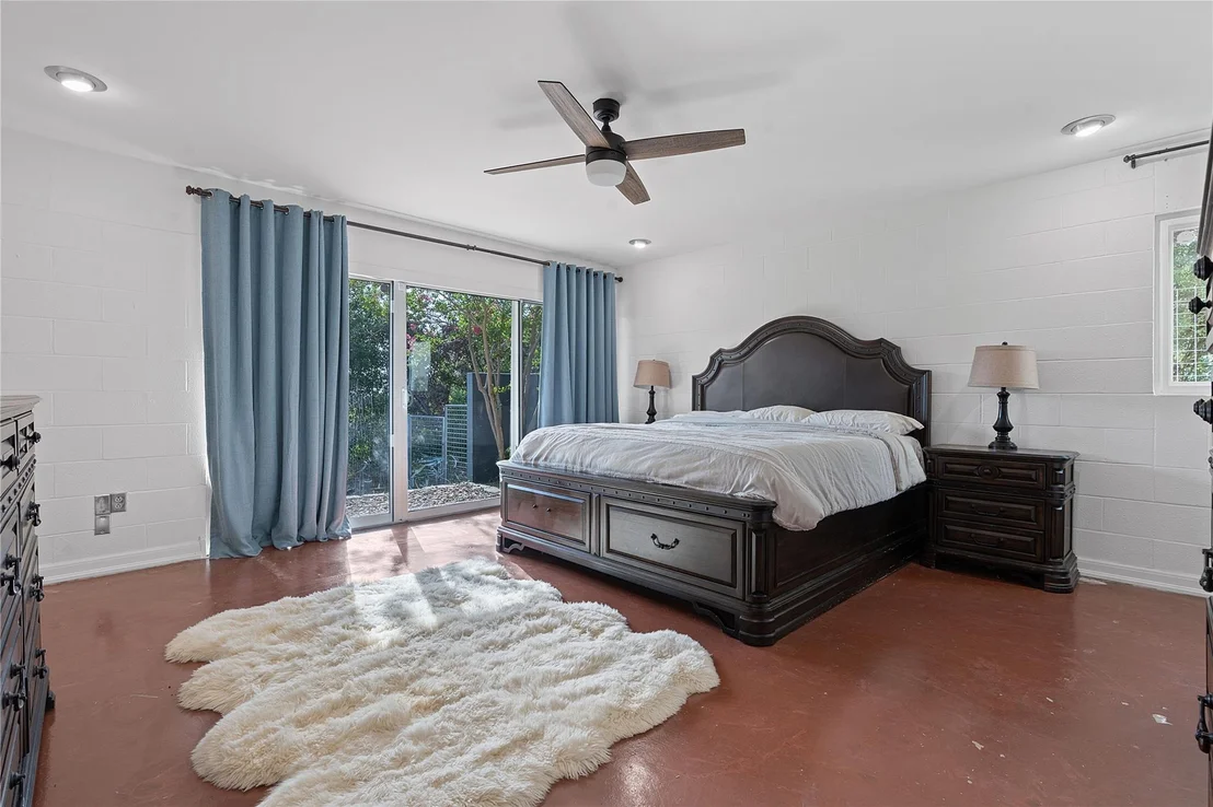 Photo of 913 Dartmoor DR